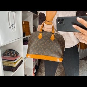 Louis Vuitton alma Monogram Classic purse